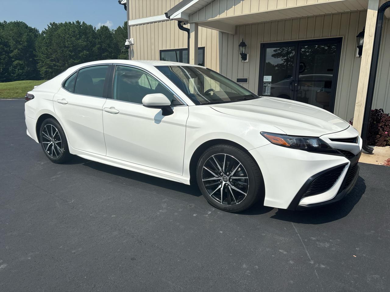 Toyota Camry SE 2021