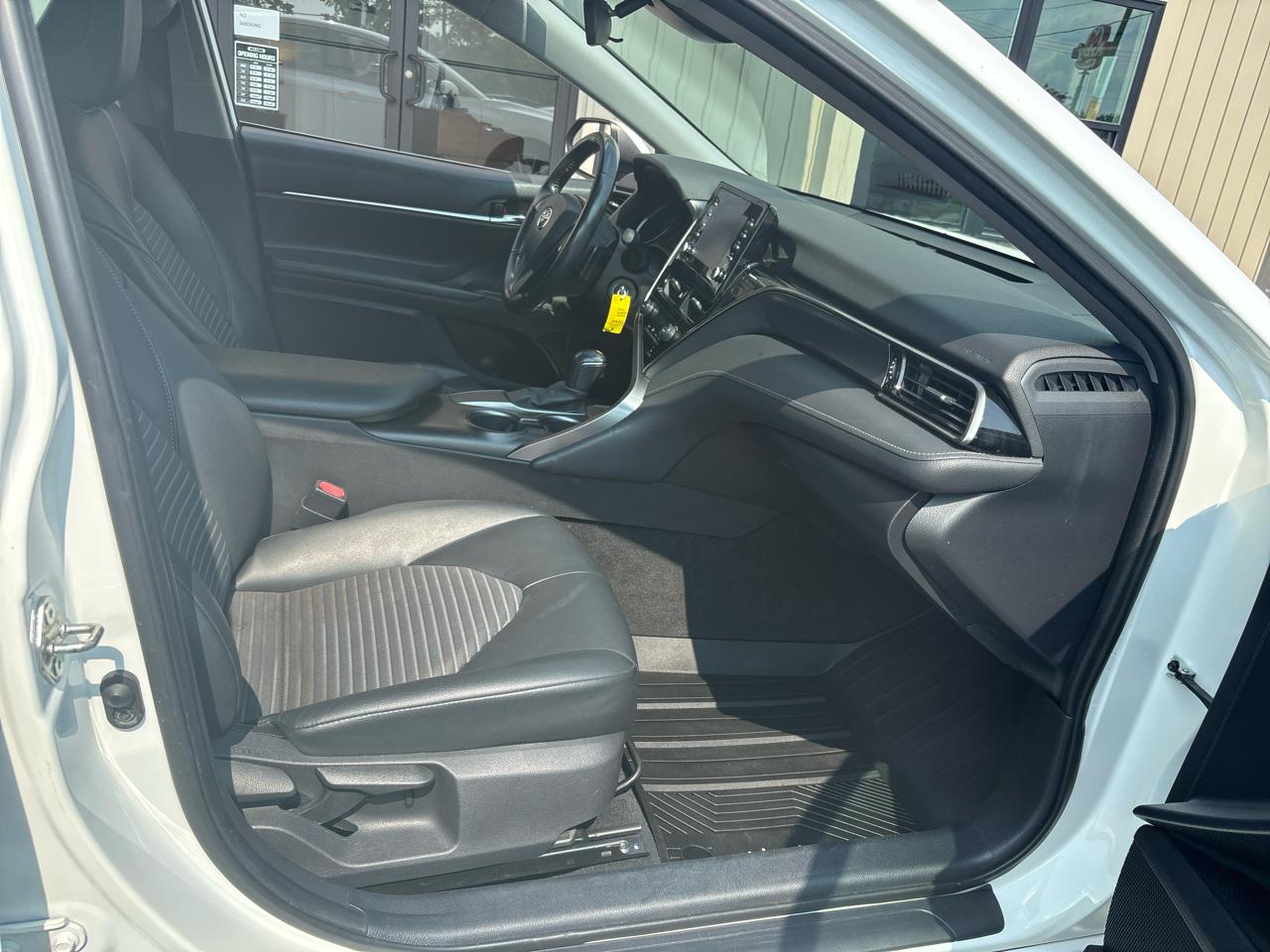 Toyota Camry SE 2021
