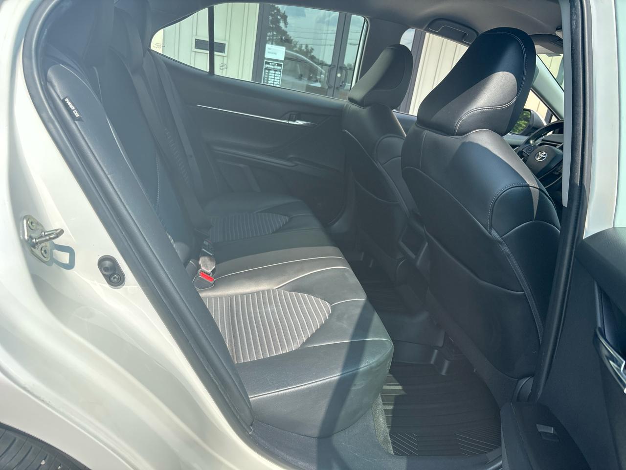 Toyota Camry SE 2021