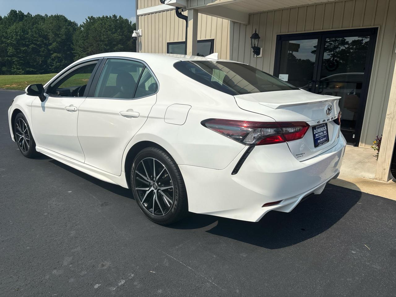 Toyota Camry SE 2021