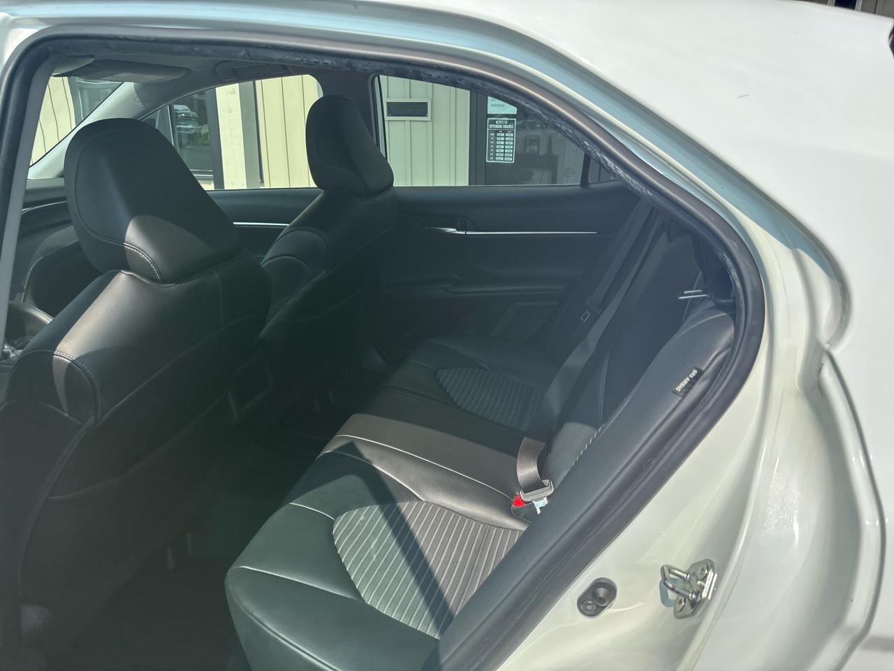 Toyota Camry SE 2021
