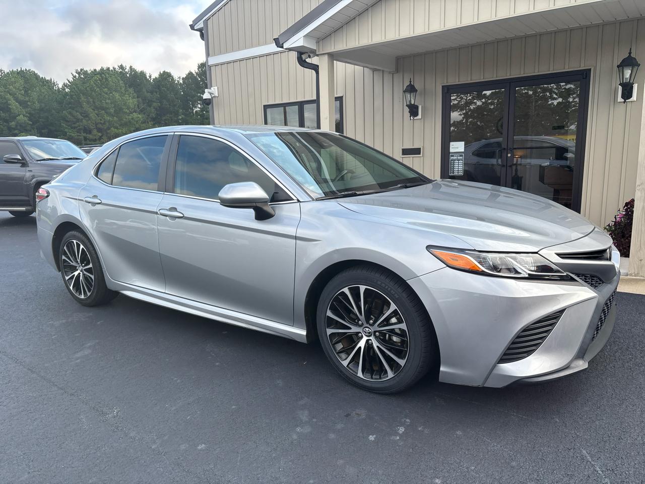 Toyota Camry SE 2019