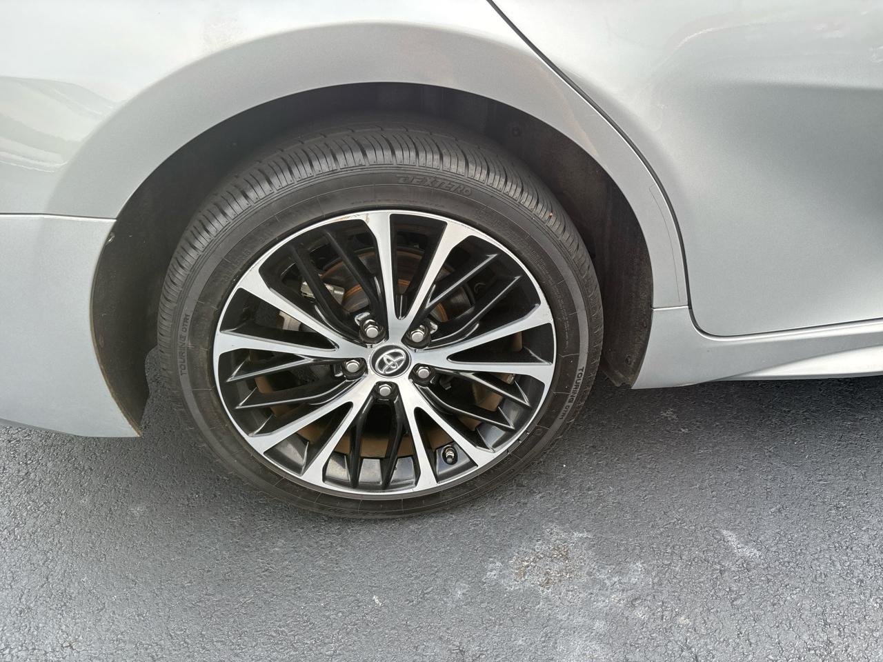 Toyota Camry SE 2019