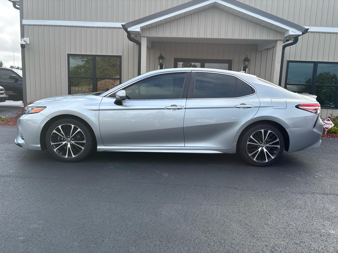 Toyota Camry SE 2019