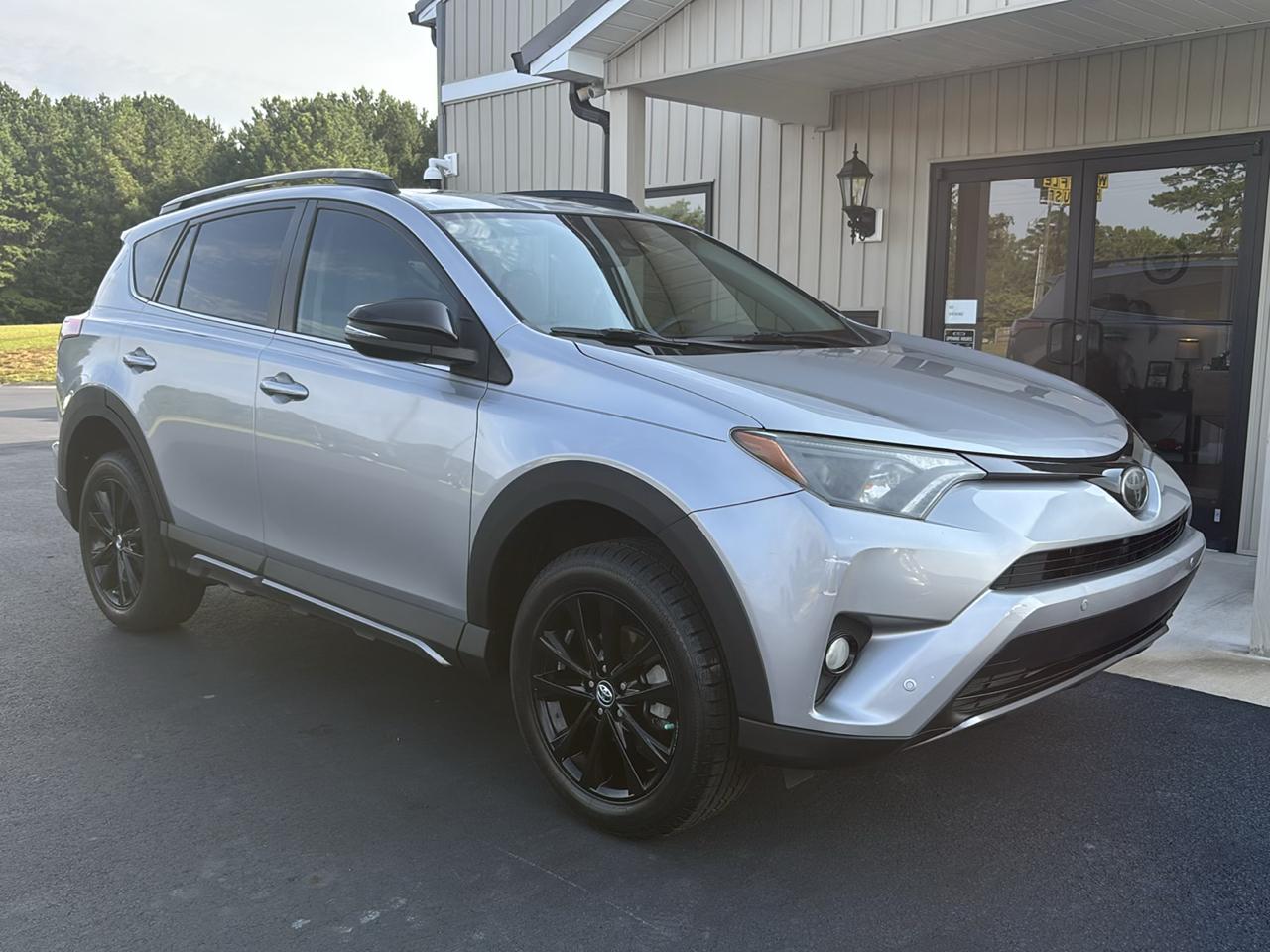 Toyota RAV4 XLE FWD 2018