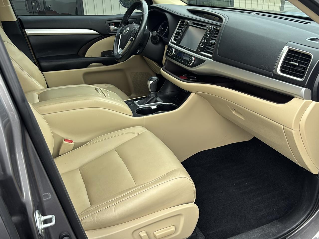 Toyota Highlander SE FWD V6 2018
