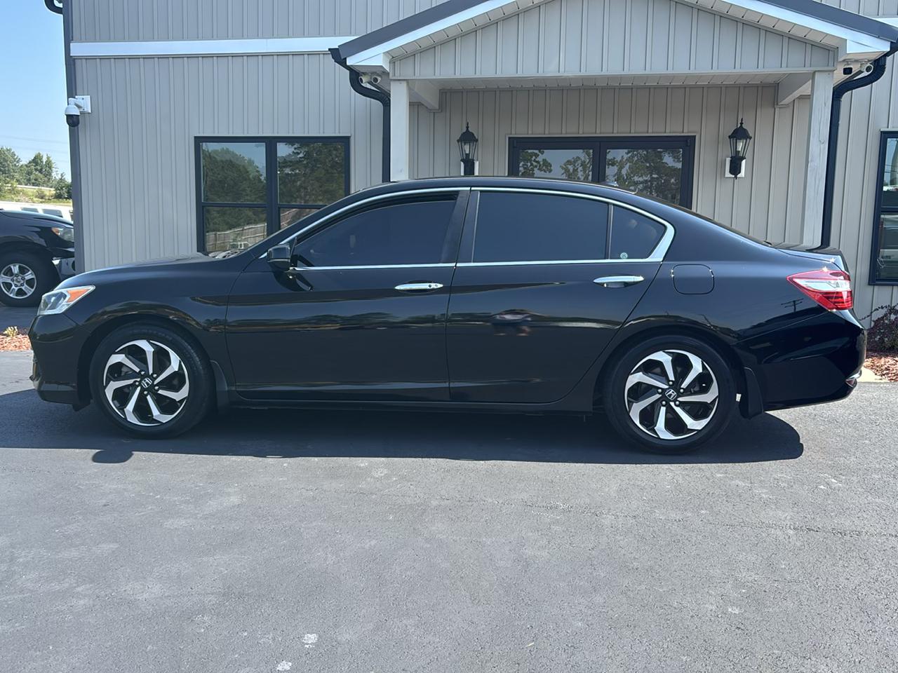 2016 Honda Accord EX-L - Photo 2