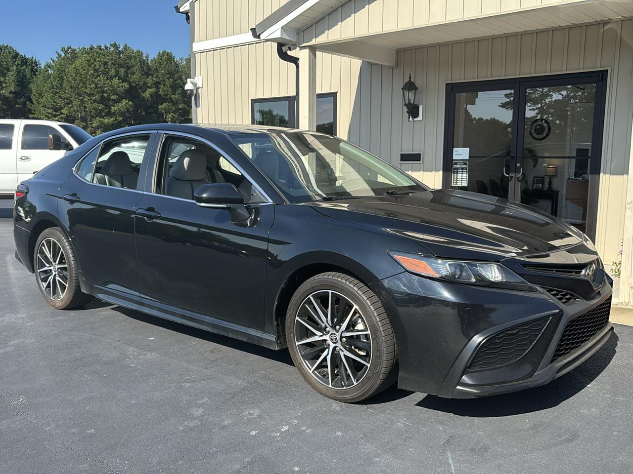 Toyota Camry SE 2022