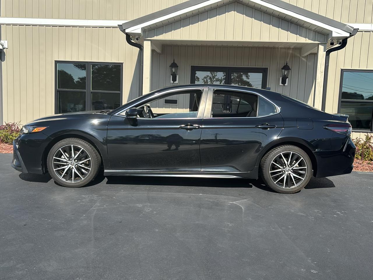 Toyota Camry SE 2022