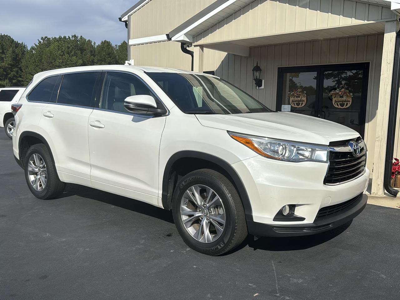 Toyota Highlander LE FWD V6 2015