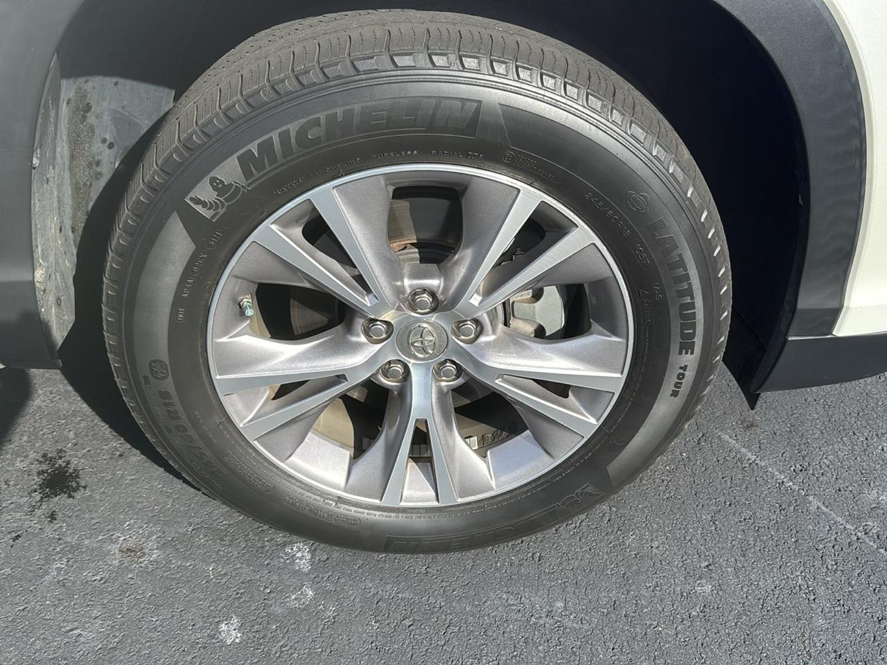 Toyota Highlander LE FWD V6 2015