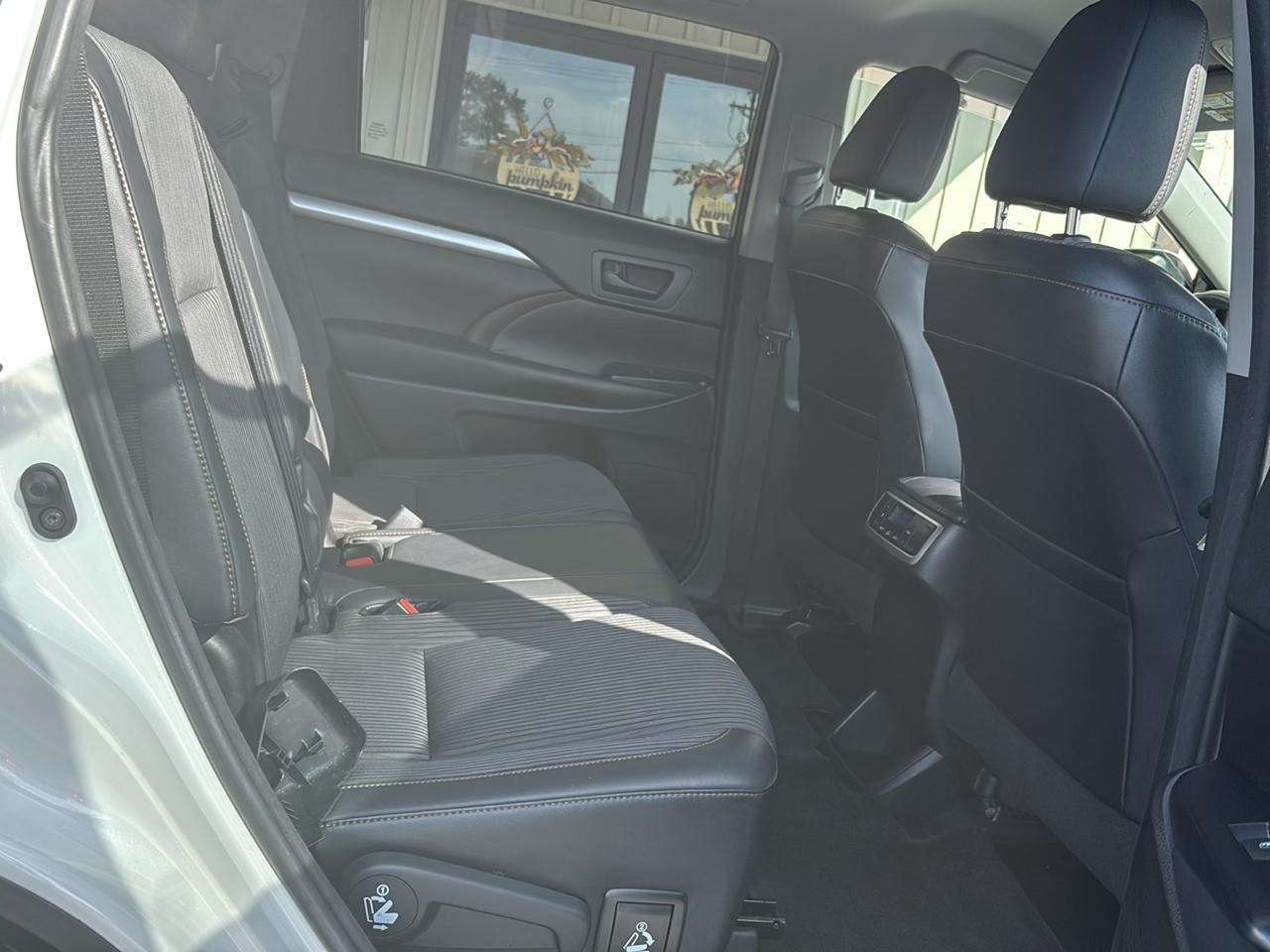 Toyota Highlander LE FWD V6 2015