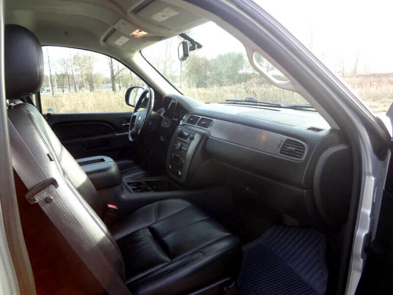 Chevrolet Avalanche LT 4WD 2012