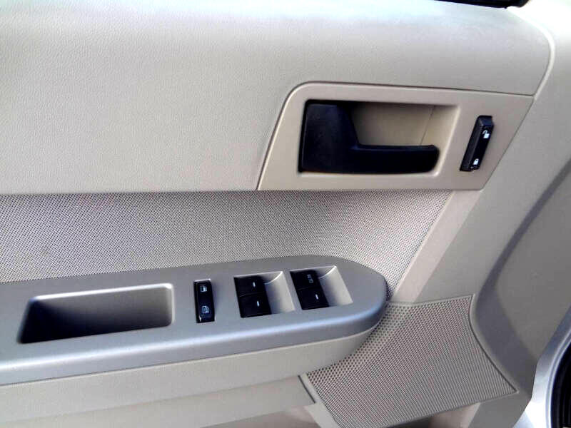 Ford Escape XLT FWD 2012