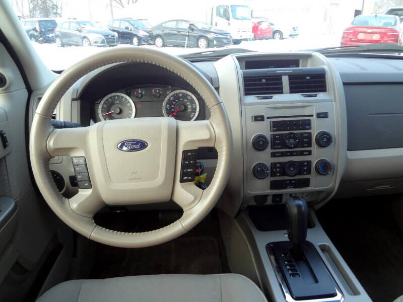 Ford Escape XLT FWD 2012