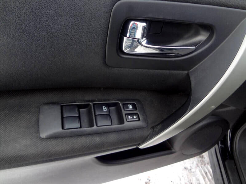 Nissan Rogue S FWD Krom Edition 2011