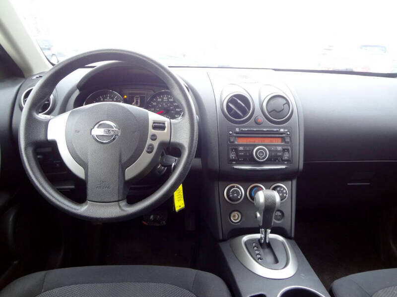 Nissan Rogue S FWD Krom Edition 2011