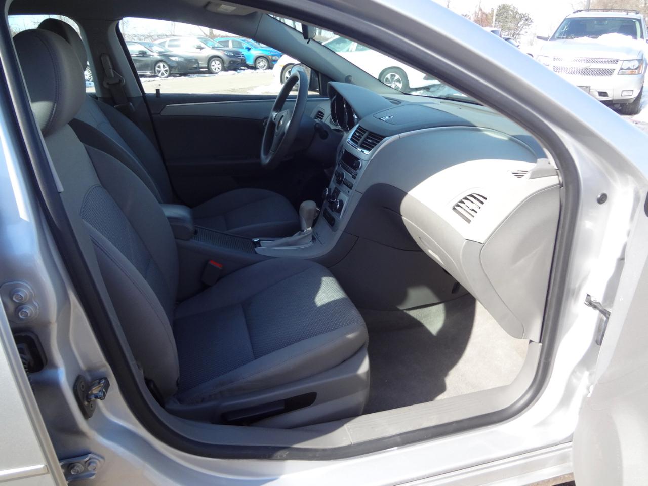 Chevrolet Malibu 4dr Sdn LS 2012