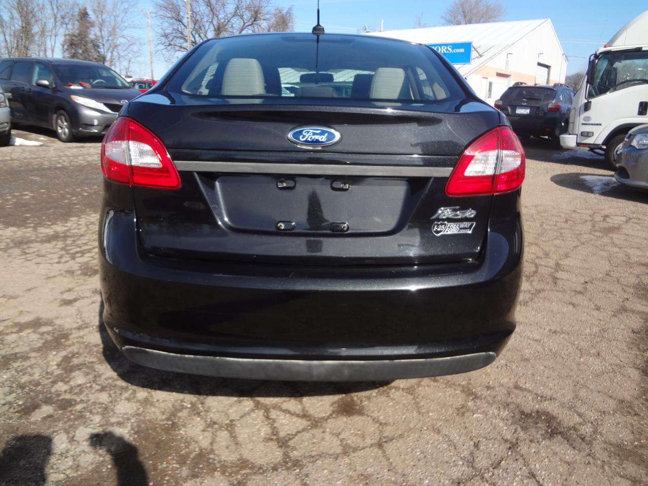 Ford Fiesta S Sedan 2013