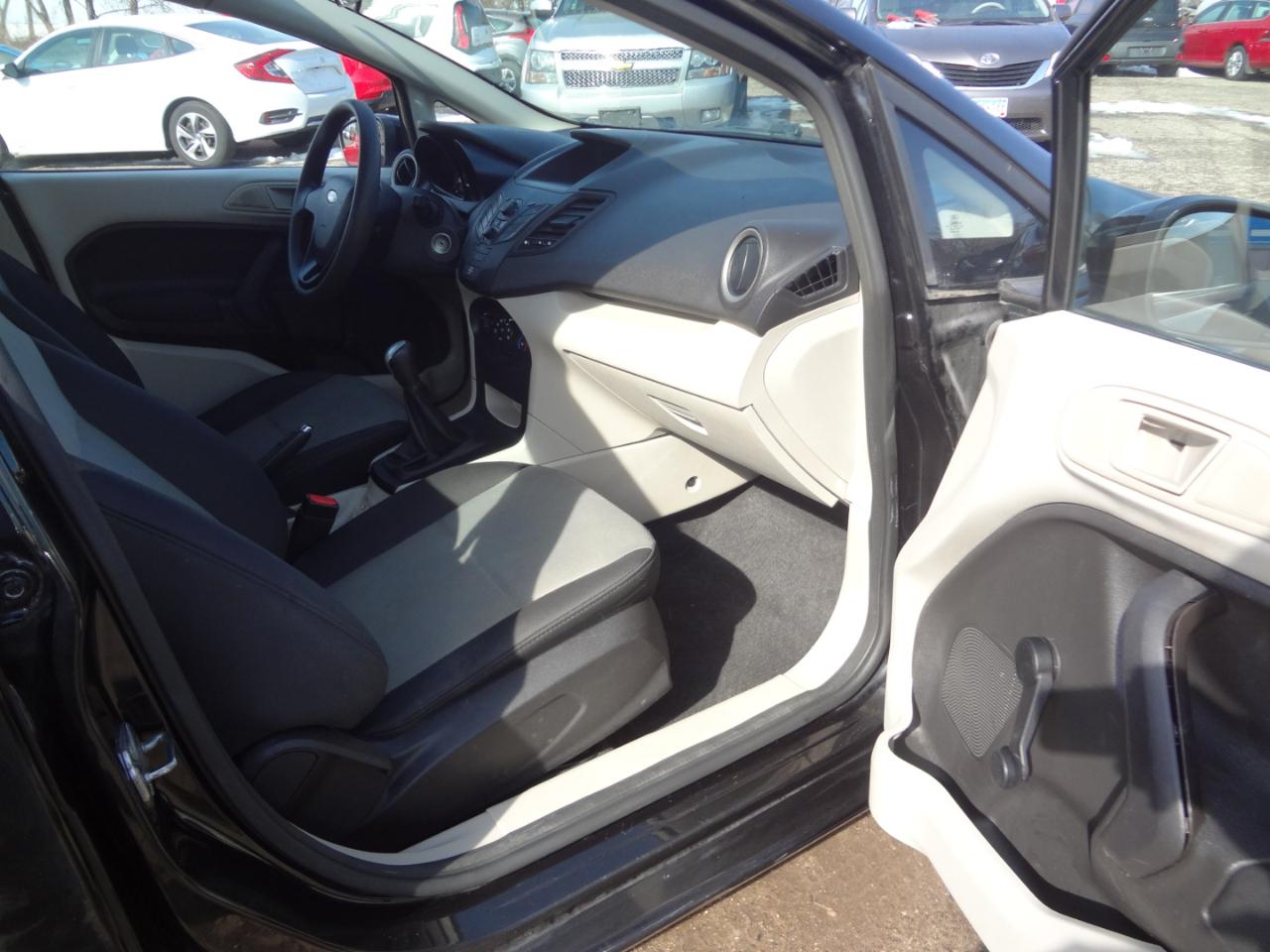 Ford Fiesta S Sedan 2013