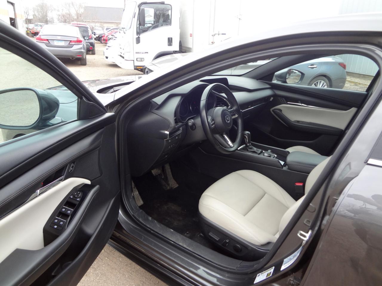 Mazda MAZDA3 Preferred Hatchback 2023