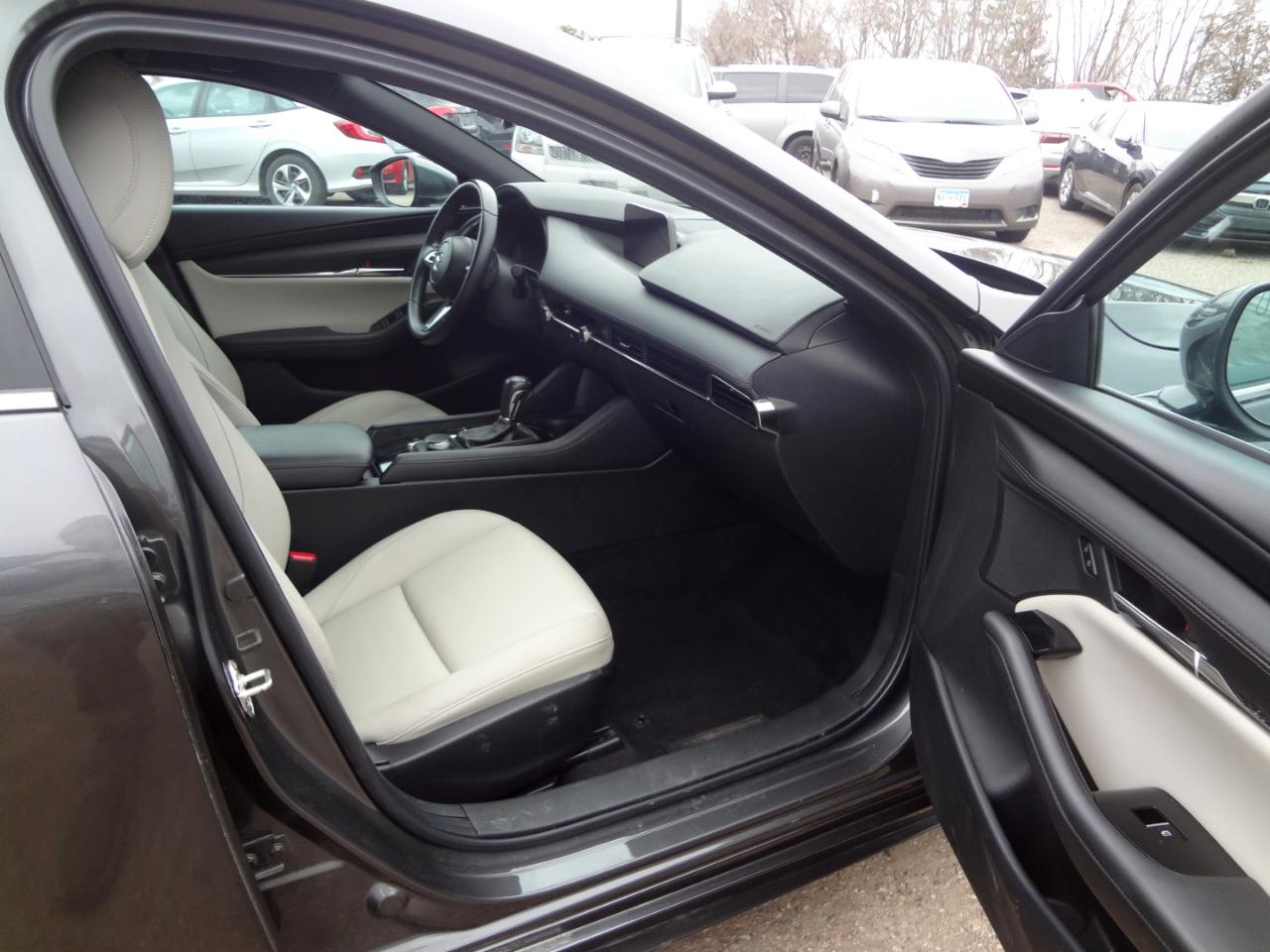 Mazda MAZDA3 Preferred Hatchback 2023