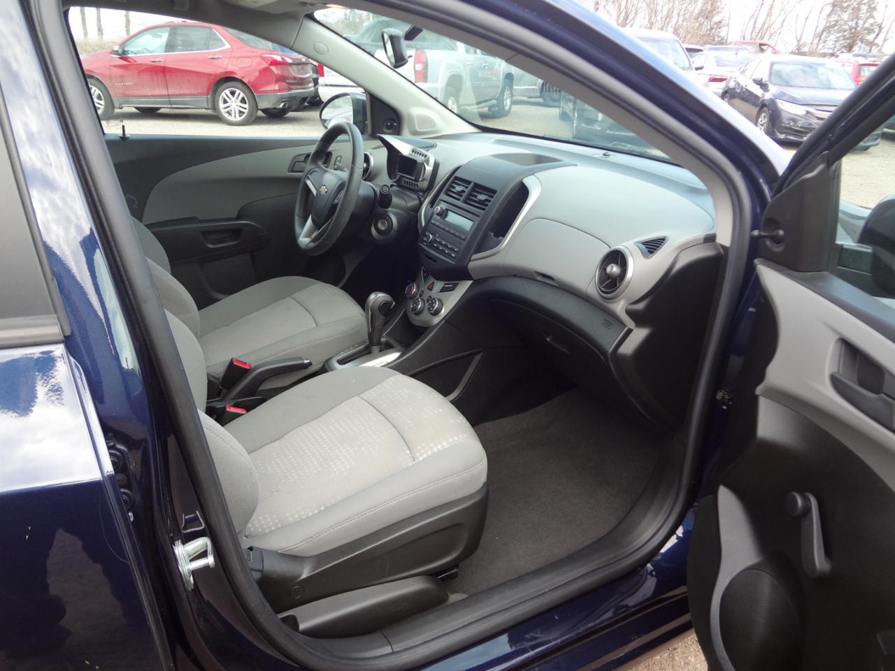 Chevrolet Sonic LS Auto Sedan 2015