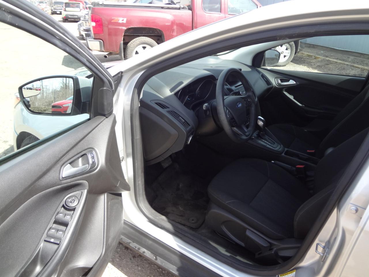 Ford Focus SE Sedan 2016