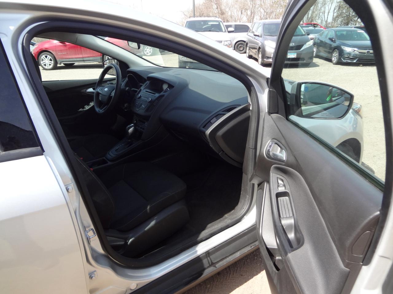 Ford Focus SE Sedan 2016