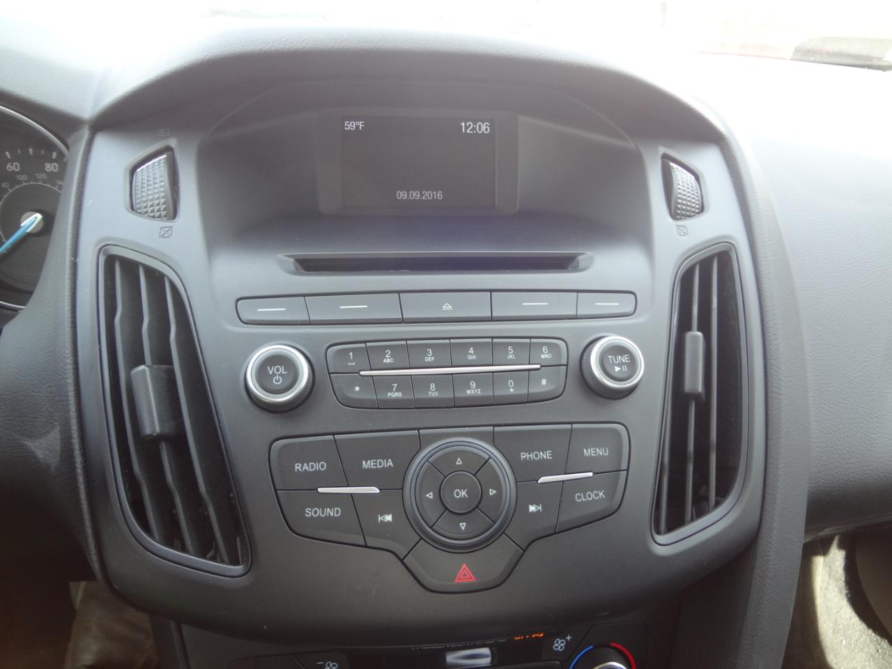 Ford Focus SE Sedan 2016