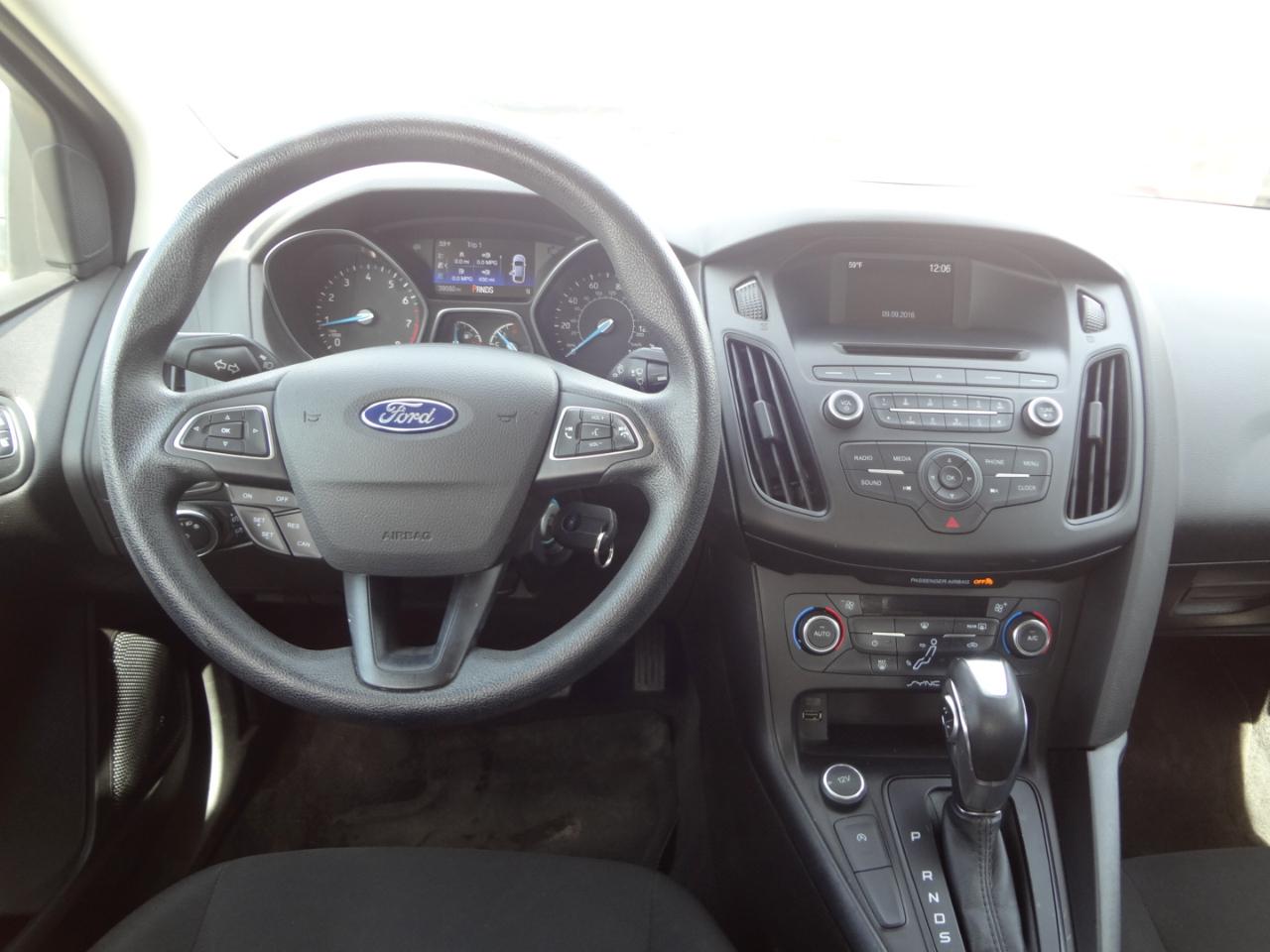 Ford Focus SE Sedan 2016