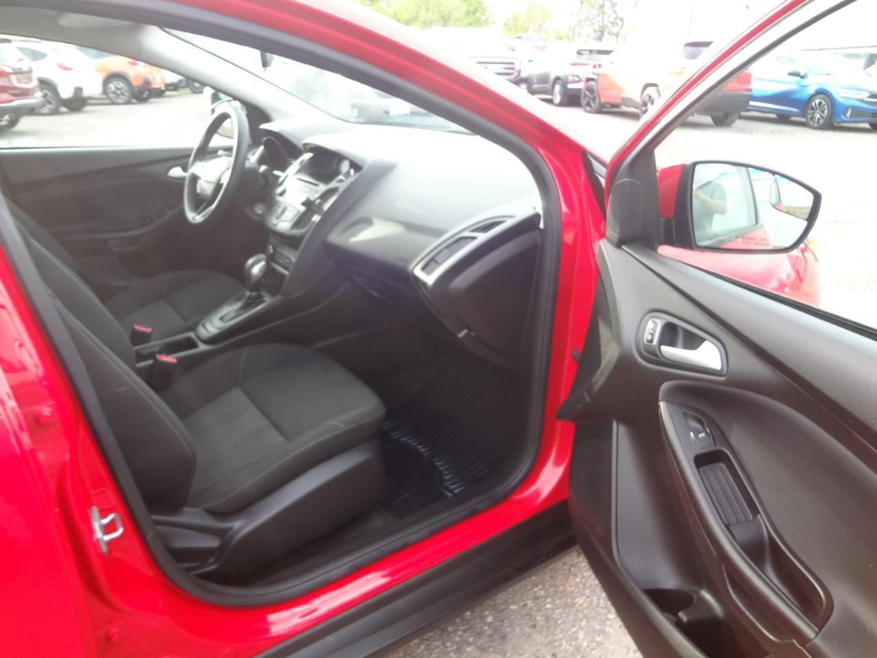 Ford Focus SE Sedan 2017