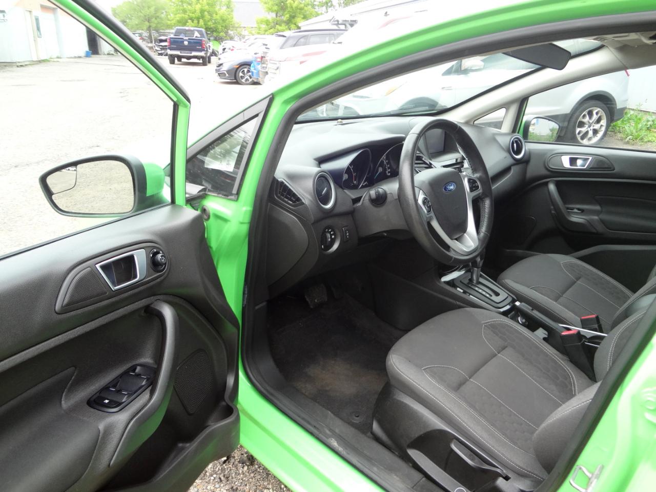 Ford Fiesta SE Sedan 2014