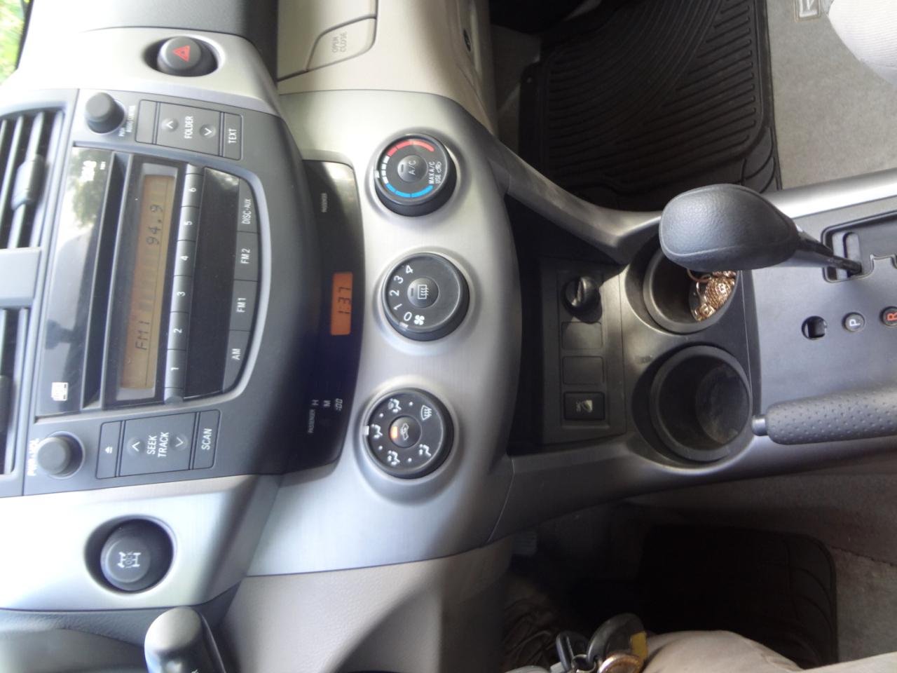 Toyota RAV4 Base V6 4WD 2007