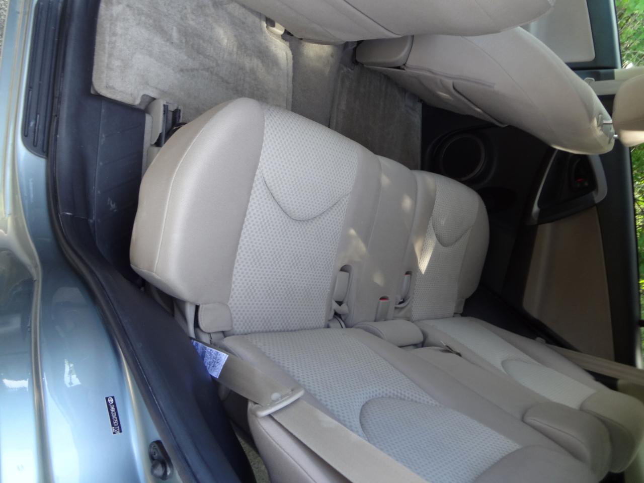 Toyota RAV4 Base V6 4WD 2007