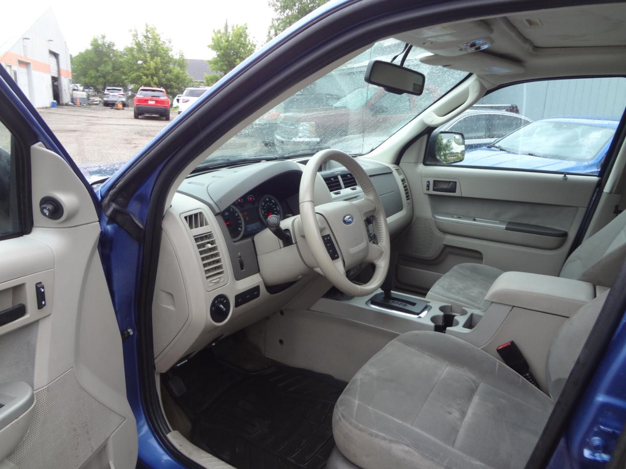 Ford Escape XLT FWD 2010