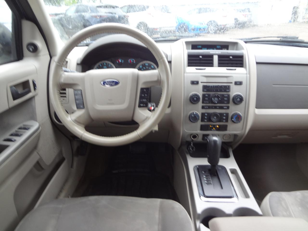 Ford Escape XLT FWD 2010