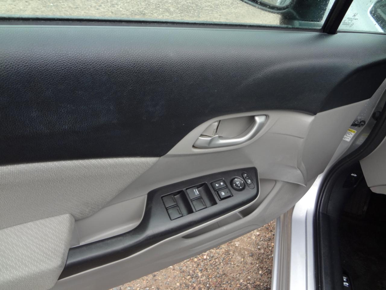 Honda Civic LX Sedan 5-Speed AT 2013