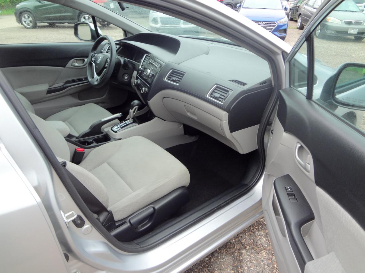 Honda Civic LX Sedan 5-Speed AT 2013