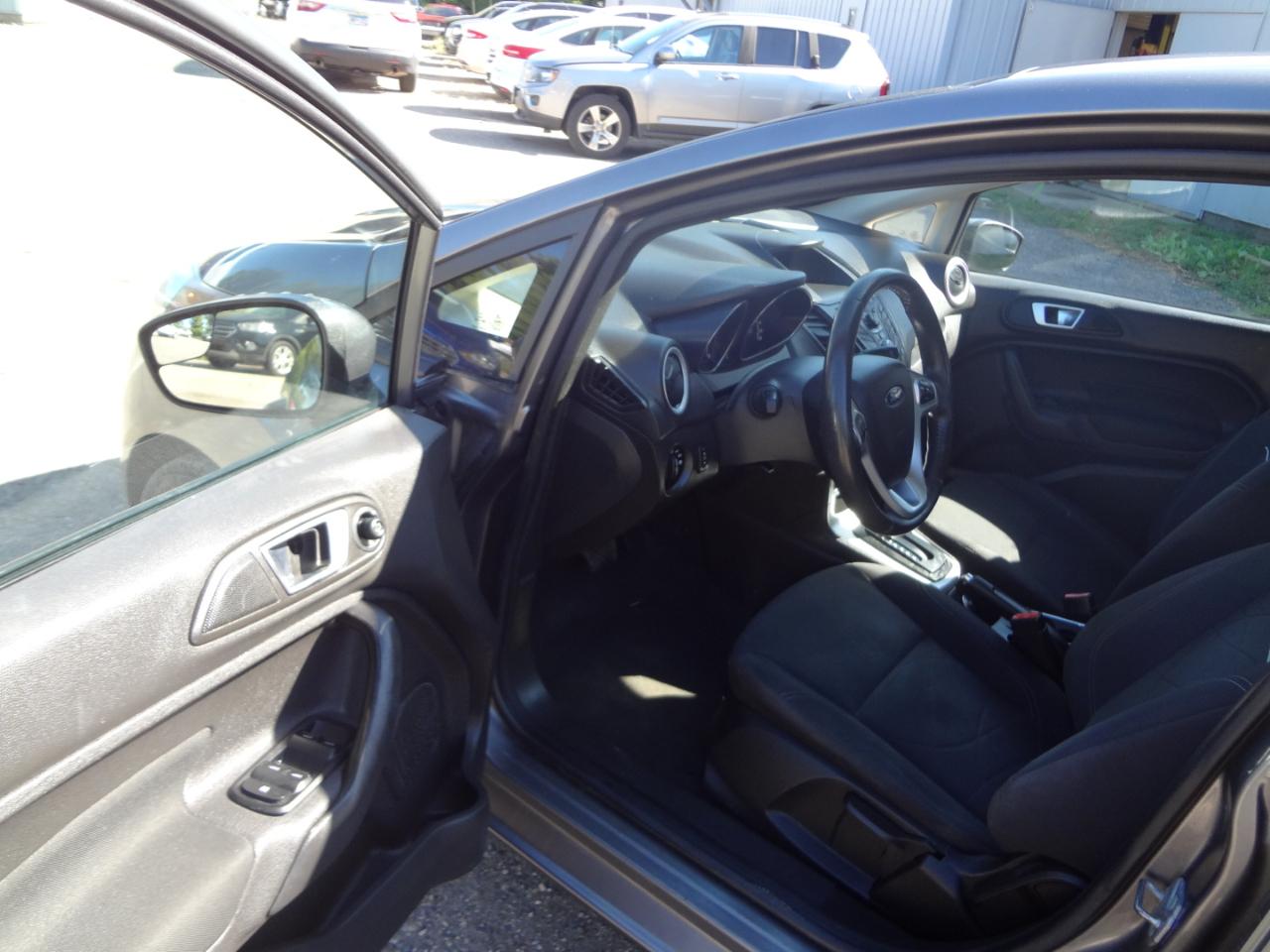 Ford Fiesta SE Sedan 2014