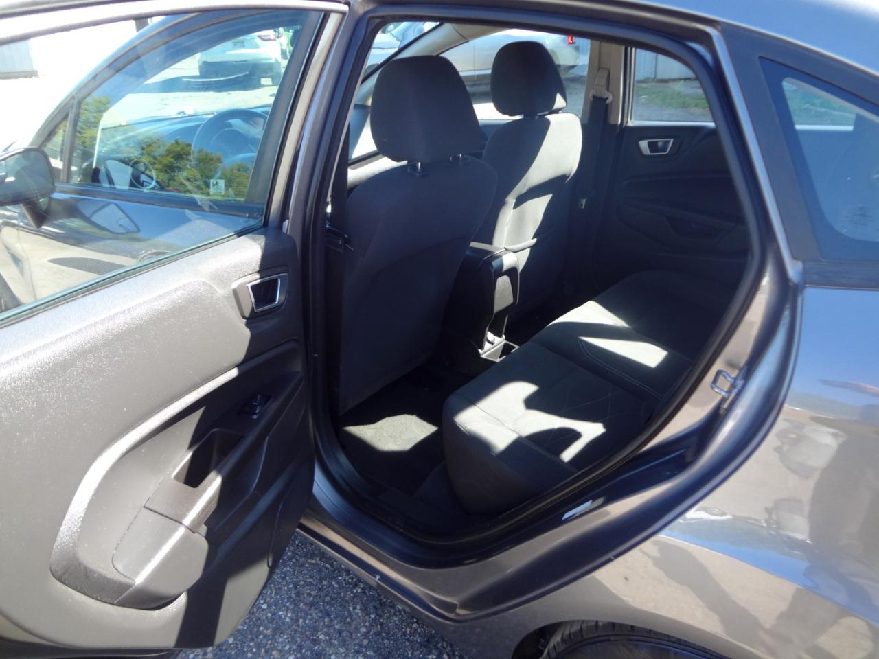 Ford Fiesta SE Sedan 2014