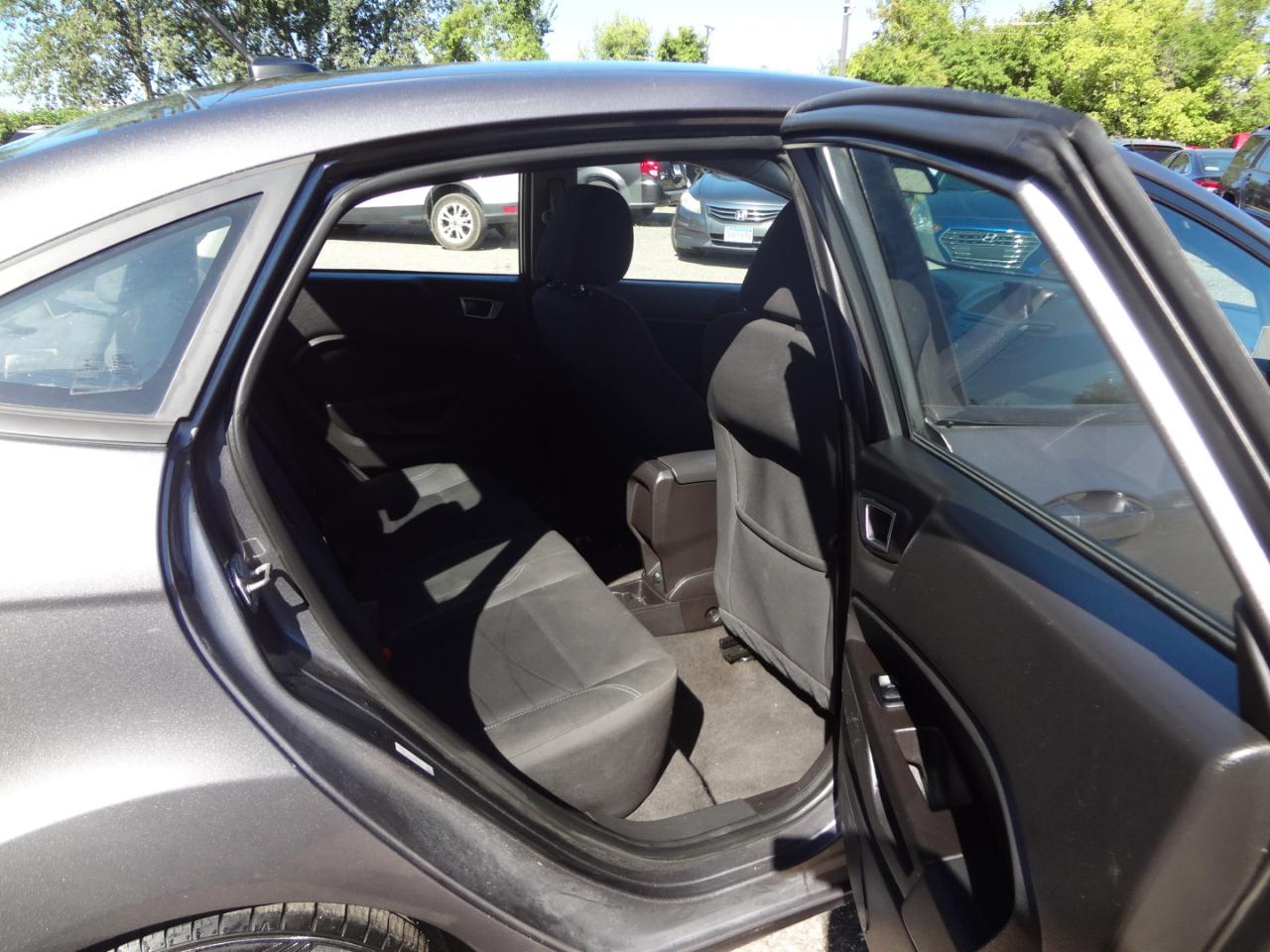 Ford Fiesta SE Sedan 2014