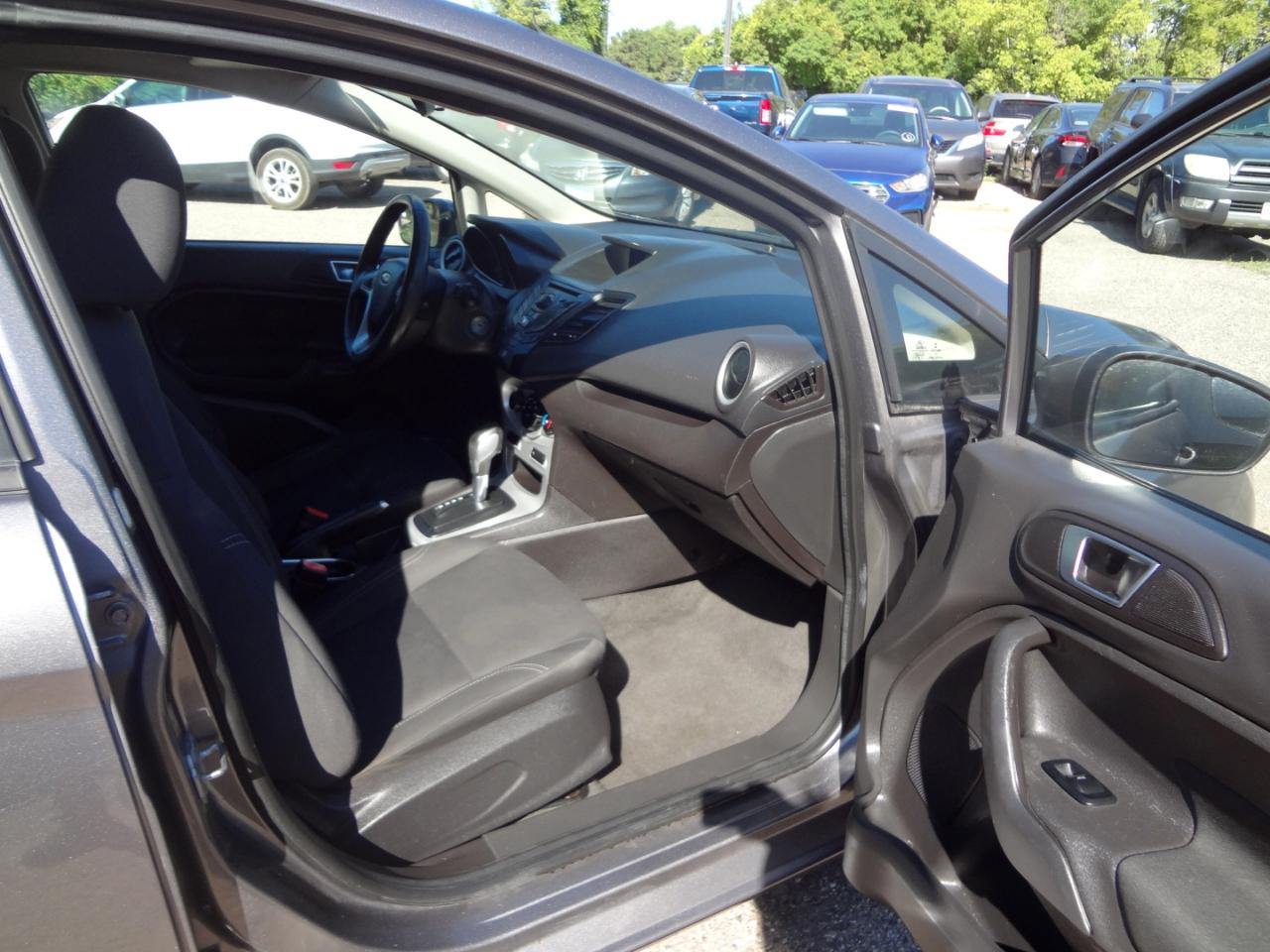 Ford Fiesta SE Sedan 2014