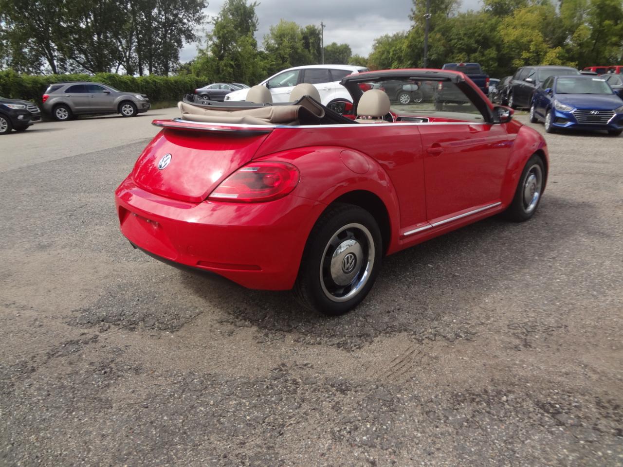 Volkswagen Beetle 2.5L Convertible 2013