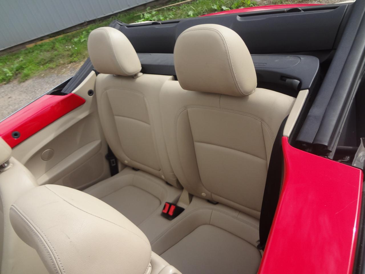 Volkswagen Beetle 2.5L Convertible 2013