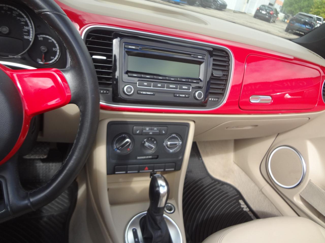 Volkswagen Beetle 2.5L Convertible 2013