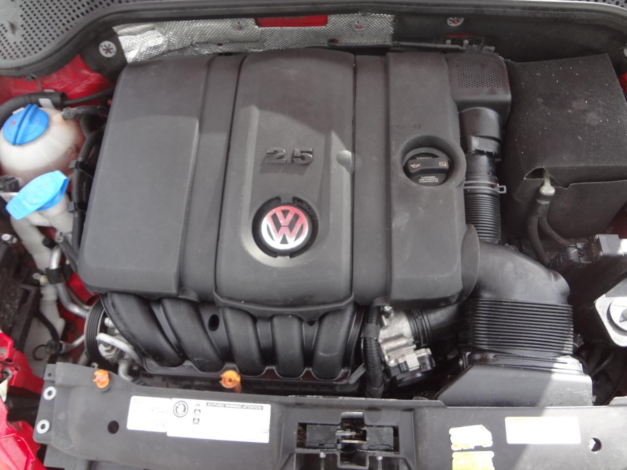Volkswagen Beetle 2.5L Convertible 2013