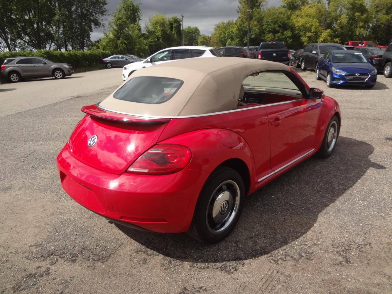 Volkswagen Beetle 2.5L Convertible 2013