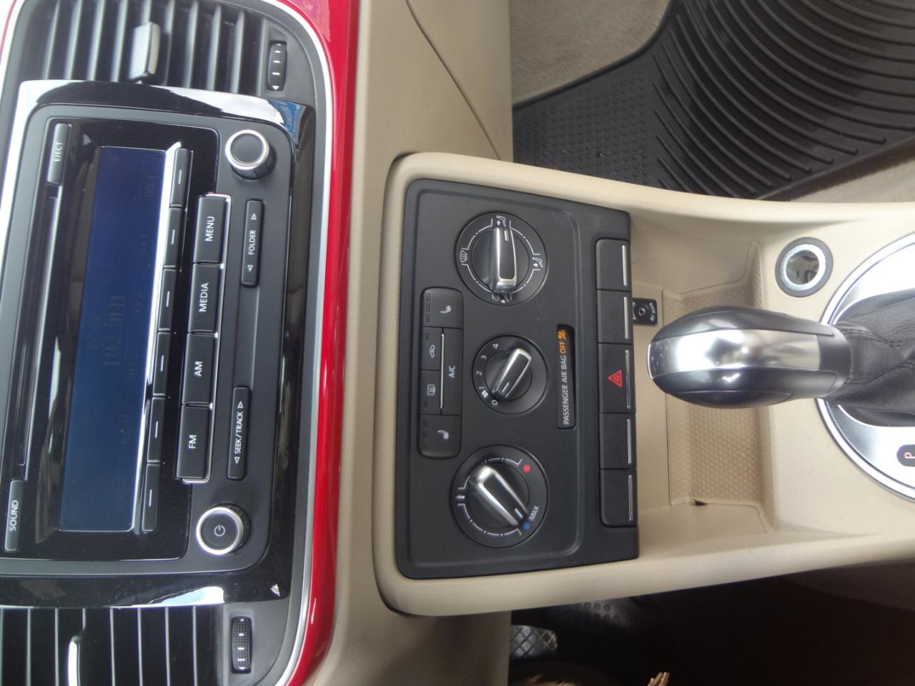 Volkswagen Beetle 2.5L Convertible 2013