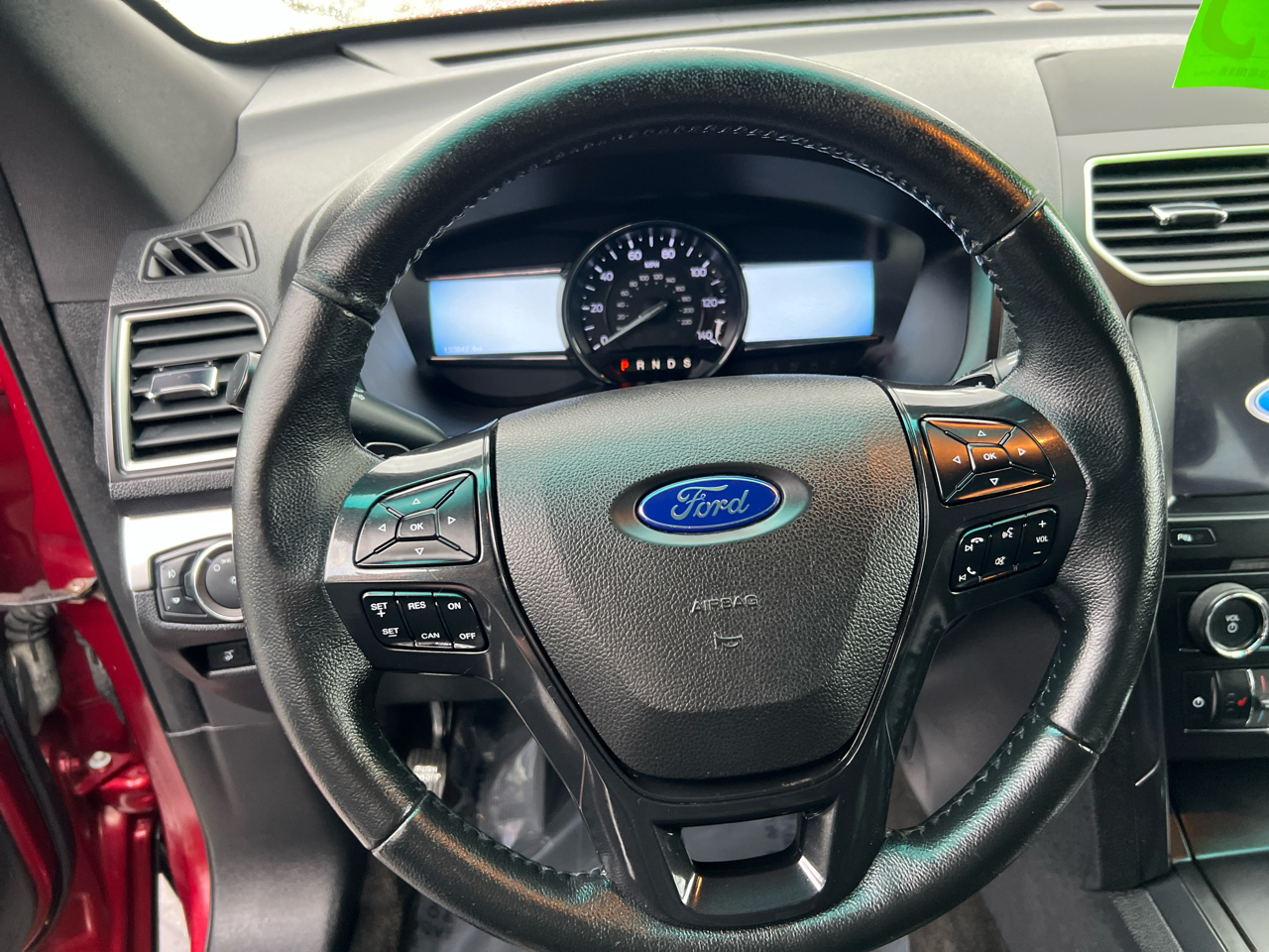 2017 Ford Explorer XLT photo 7